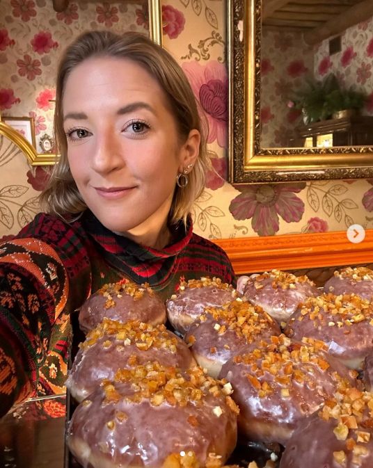 Lara Gessler twierdzi, że nie chce "przeskoczyć" znanej mamy