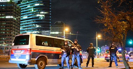 Austria. Strzały w Wiedniu. Trwa obława na terrorystów. Rośnie liczba ofiar