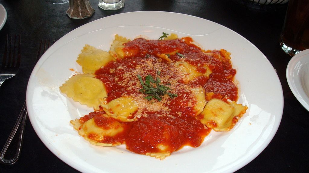 Ravioli z serem z sosem marinara