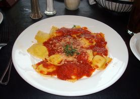 Ravioli z serem z sosem marinara