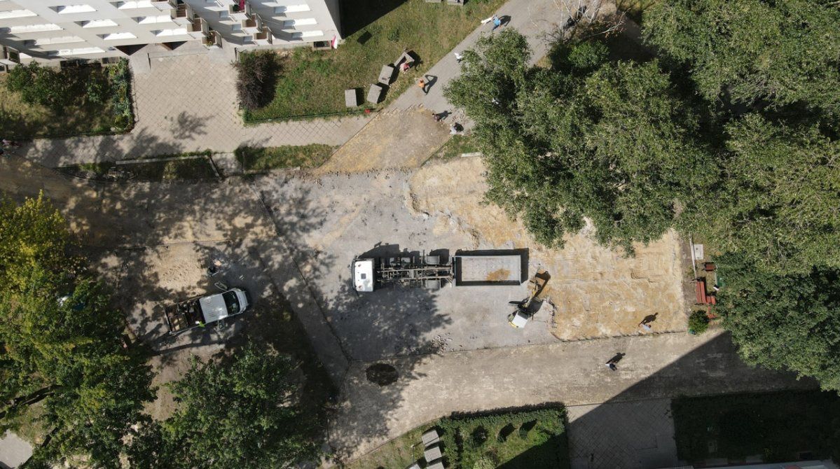 Warszawa: Leśny skwer na Bielanach wywołał burzę