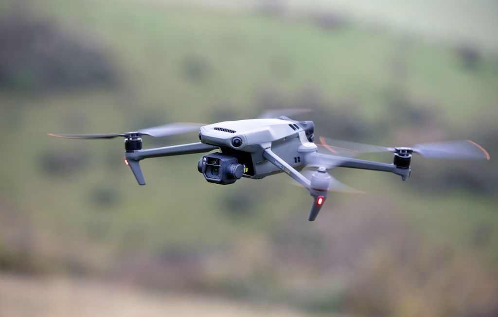 DJI zawiesza sprzedaż dronów w Rosji i Ukrainie.
