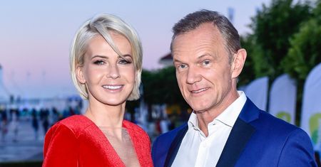 Cezary Pazura jeszcze NIE ZOSTAŁ ZASZCZEPIONY, mimo że jest twarzą oficjalnej kampanii. "Czeka jak KAŻDY OBYWATEL na swoją kolej"