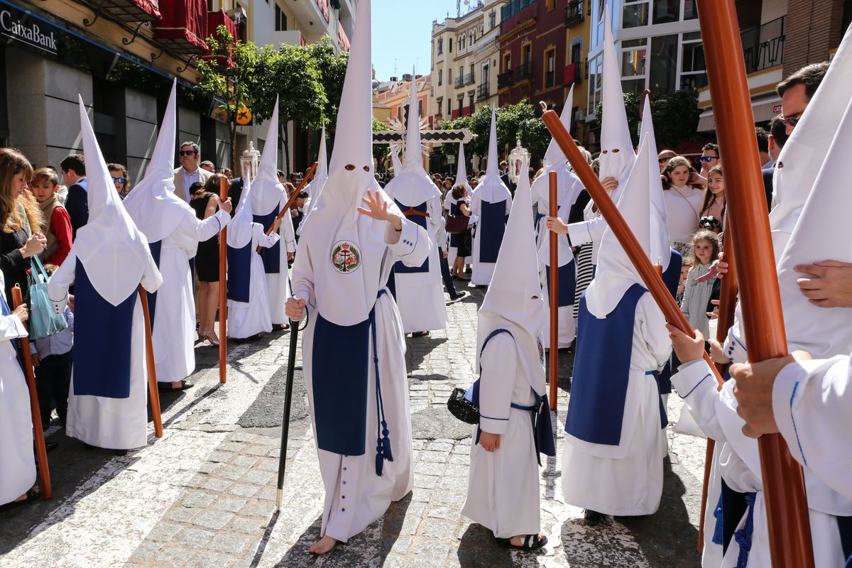 Zakapturzeni pokutnicy w Gdańsku. To nie Ku Klux Klan ani "pisowcy"