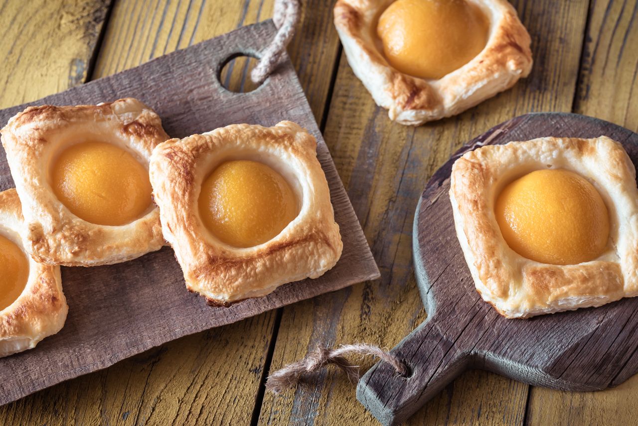 Quick peach cookies will delight unexpected guests