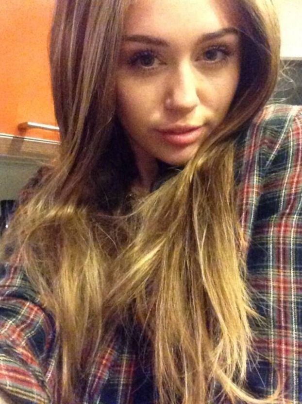 Miley znów ma długie włosy!