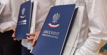 Wybór, który kosztuje fortunę. Coraz więcej rodzin wybiera tę drogę edukacji