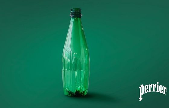 Woda Perrier w butelce z plastiku z recyklingu enzymatycznego