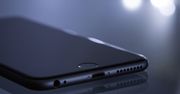Flagowiec czy solidny średniak? Na co zwrócić uwagę, wybierając nowy telefon w 2026 roku