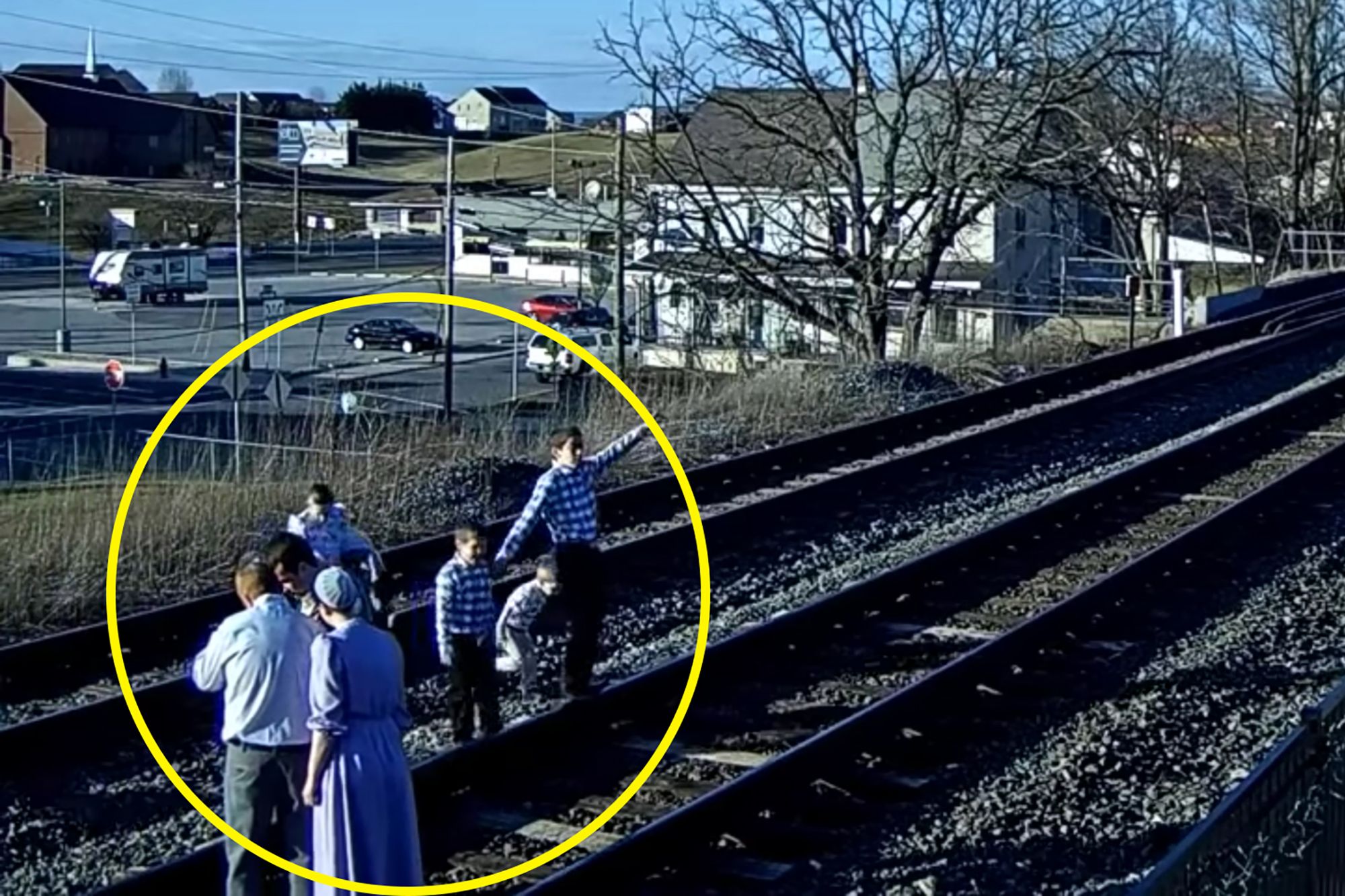 Rodzina robiła zdjęcia na torach. Cudem wszyscy uszli z życiem 1