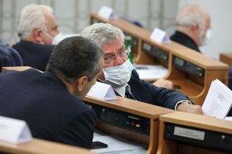 Senacka komisja przeciwna wydawaniu firmom poleceń przez rząd w czasie epidemii