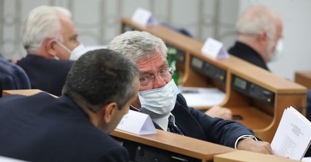 Senacka komisja przeciwna wydawaniu firmom poleceń przez rząd w czasie epidemii