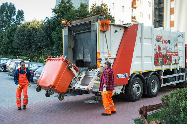 14 proc. gmin nie podpisało umów z odbiorcami śmieci. Jak wygląda rewolucja po pierwszym dniu?