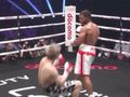Nokaut roku?! Padł nieprzytomny na deski. "Straszne"