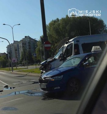 Zderzenie radiowozu z autem przewozu osób na Mokotowie