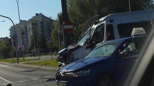 Zderzenie radiowozu z autem przewozu osób na Mokotowie