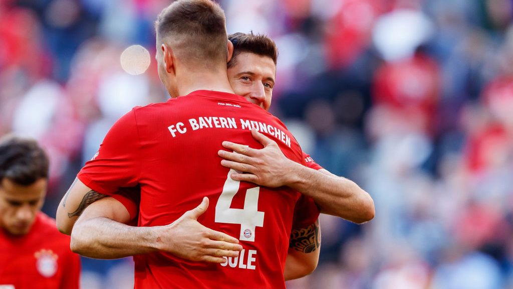  Niklas Suele i Robert Lewandowski