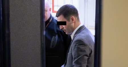 Sąd obszedł się surowo. Ksiądz chciał opaski, dostał kajdanki