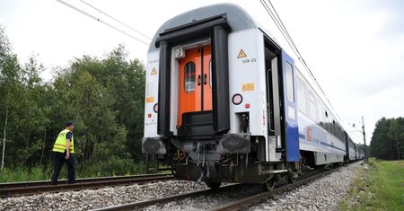 Samochód wjechał pod pociąg. Kierowca zginął na miejscu