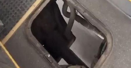 Dziura w podłodze autobusu. Policja reaguje na nagranie internauty