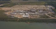 Największy w Europie park wodny powstaje pod Warszawą. 32 zjeżdżalnie, 700 palm