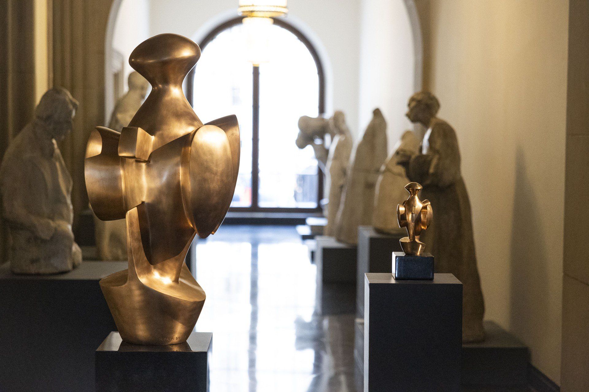 19.09.2025 KRAKOW
 WAWEL MUZEUM PRZEKAZANIE RZEZBA MARIA PAPA ROSTKOWSKA DLA WAWEL PRZEKAZUJE SYN NICOLAS ROSTKOWSKI
 FOT. WOJCIECH MATUSIK / POLSKAPRESS