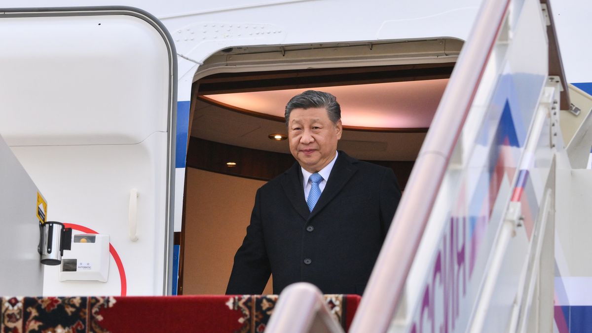 MOSCOW, RUSSIA - MAY 07: (----EDITORIAL USE ONLY - MANDATORY CREDIT - 'GRIGORY SYSOEV / HOST PHOTO-RIA NOVOSTI / POOL' - NO MARKETING NO ADVERTISING CAMPAIGNS - DISTRIBUTED AS A SERVICE TO CLIENTS----) President of the People's Republic of China Xi Jinping arrives for an official visit to attend the celebrations to mark the 80th anniversary of Russia's Victory in the Great Patriotic War of 1941-1945, in Moscow, Russia on May 7, 2025. (Photo by Grigory Sysoev/Anadolu via Getty Images)