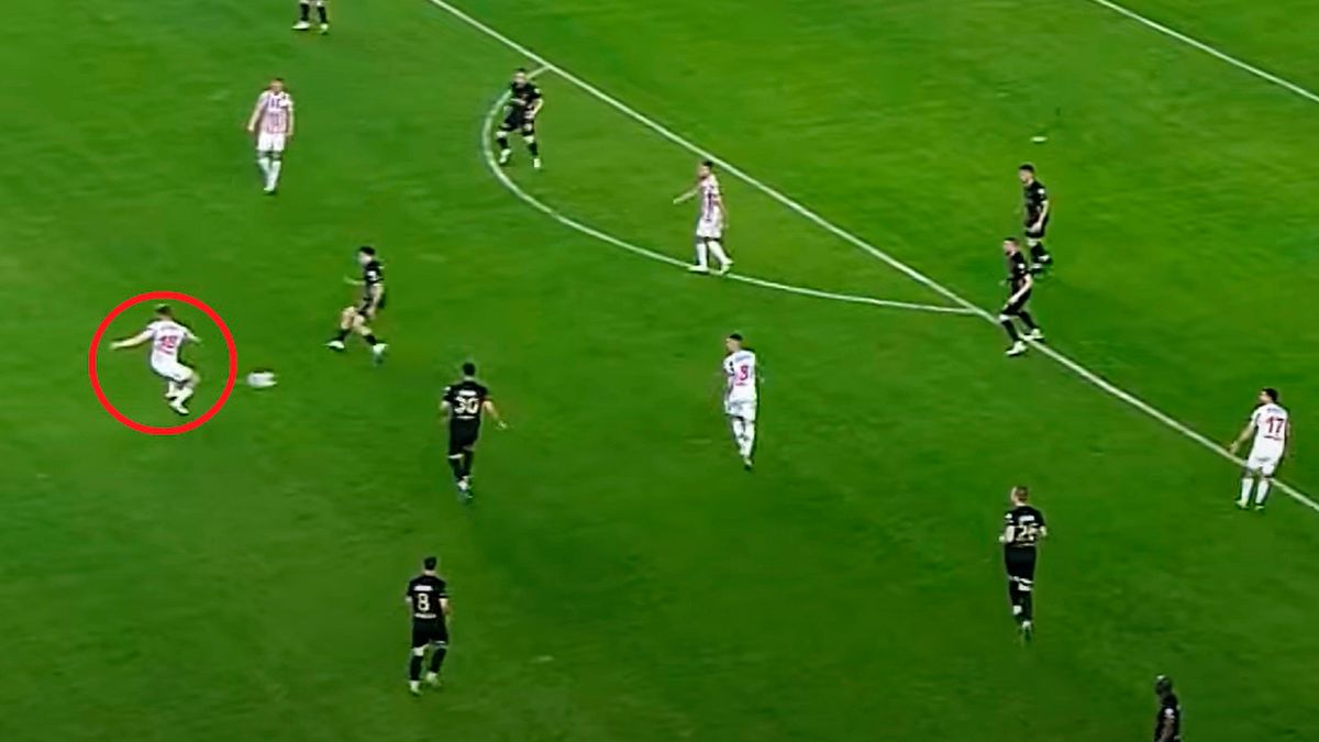 YouTube / beIN SPORTS Turkiye / Na zdjęciu: asysta Kałuzińskiego