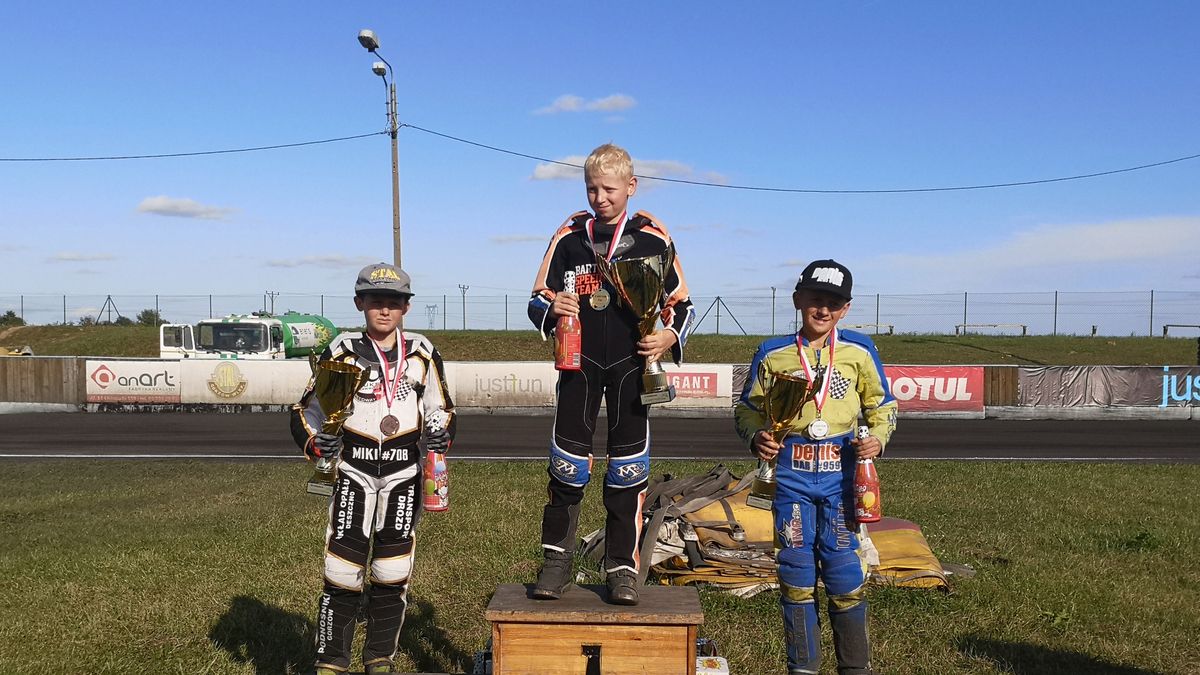 WP SportoweFakty / Marcin Malinowski / Podium II edycji JUST FUN Cup: (od lewej) Denis Andrzejczak, Bartosz Lewandowski, Mikołaj Krok