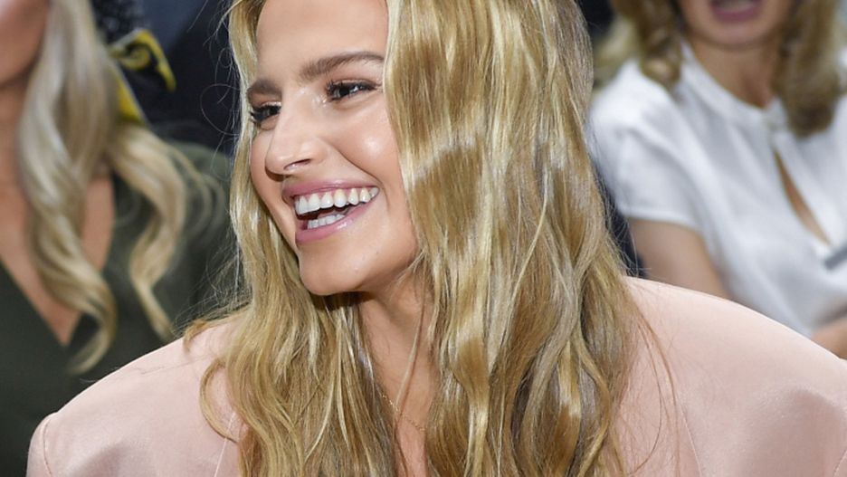 Karolina Pisarek pozuje w skąpym stroju. Przekonuje, że nadal jest zwyczajną dziewczyną