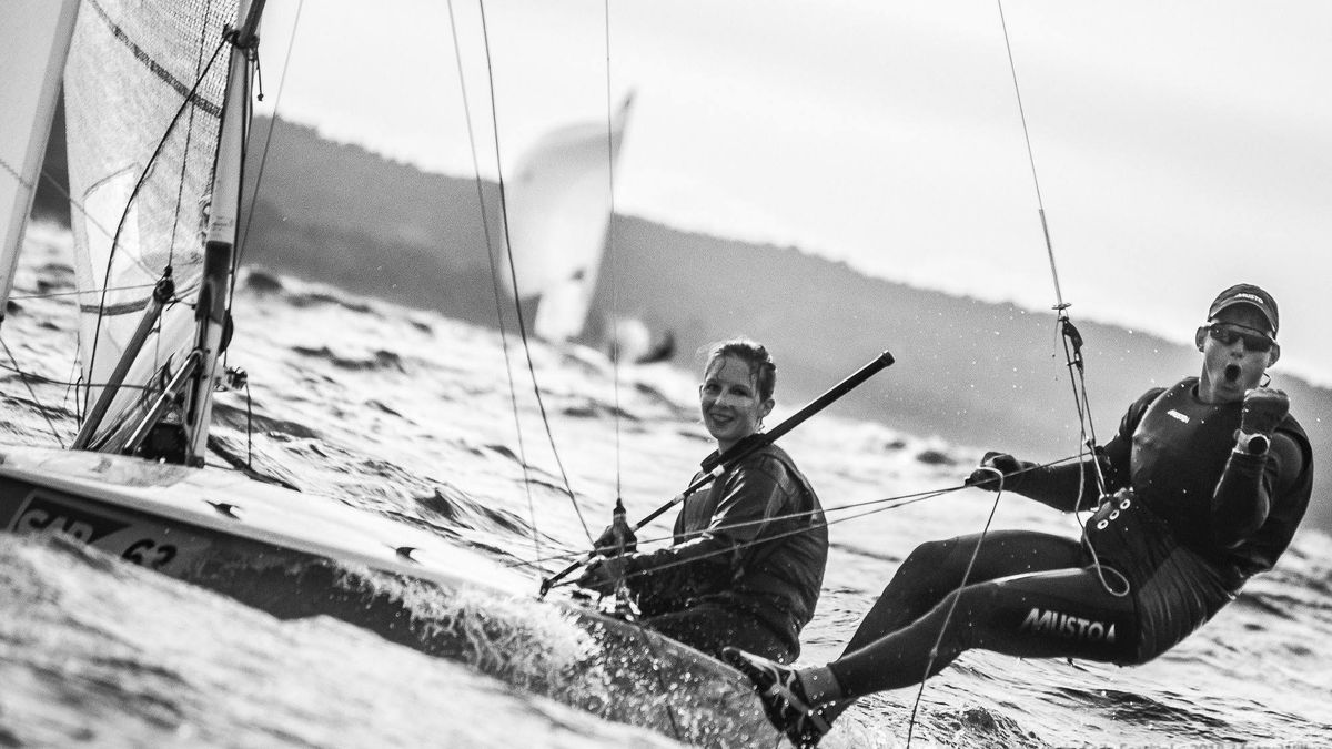 Materiały prasowe / Marek Wilczek / Na zdjęciu: Ewa Bartosiewicz i Dominik Buksak na jachcie klasy 505