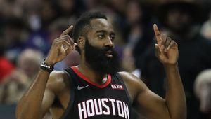 NBA. Harden rzucił 44 punkty. Jazz pokonali Clippers. Trzech braci spotkało się na parkiecie