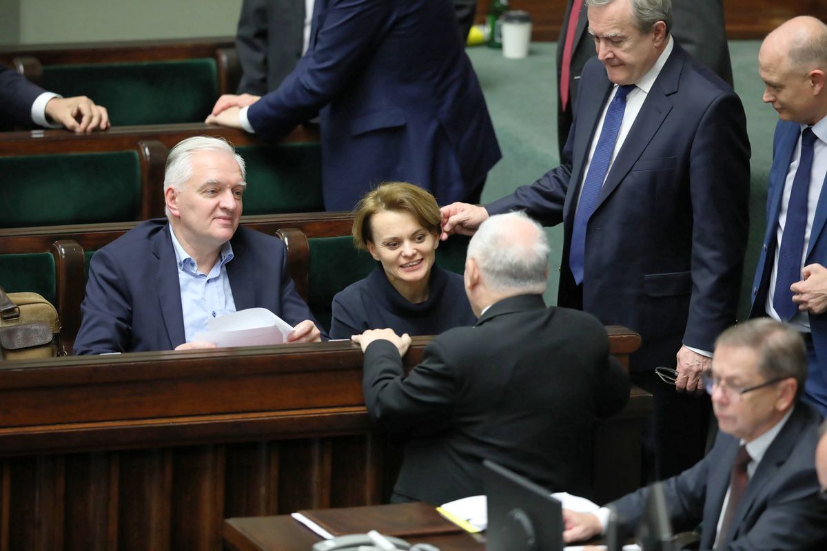 Jarosław Kaczyński przy ławach rządowych w Sejmie