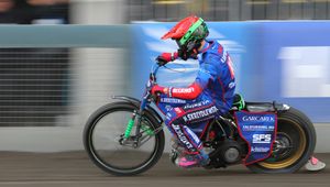 Żużel. Nagel zachwycił i poprowadził Orła do wygranej. Kvechowi brakowało wsparcia