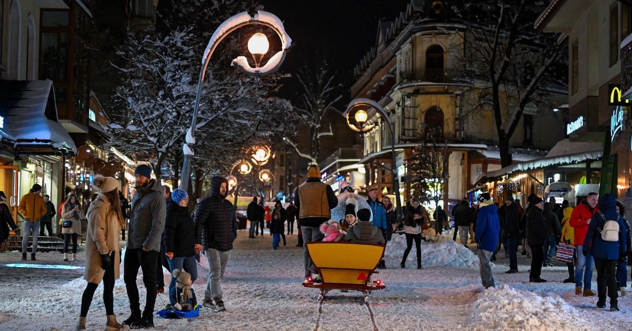 Zakopane: Ośnieżone Krupówki jak z zimowej baśni