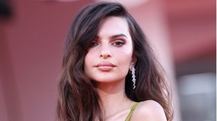 Emily Ratajkowski wyznała, z kim sypiała po rozwodzie. Poszła na całość. "Wysyłał nudesy bez końca"