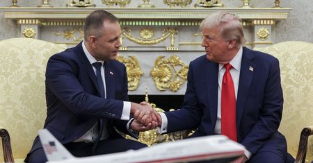 Rząd bagatelizuje wizytę Nawrockiego u Trumpa. "Wypełnił plan, tyle"