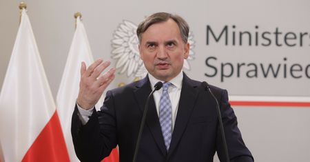 Poseł ujawnił informacje o zdrowiu Ziobry. "Walczy o życie"