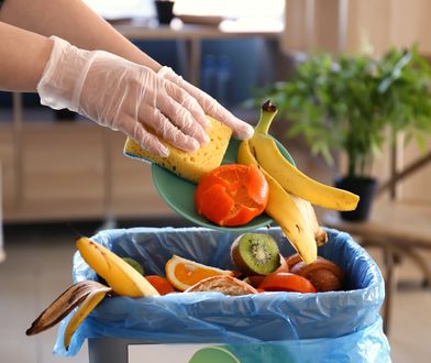 Pozbyła się smrodu z kosza na śmieci. Internautka dzieli się sposobem
