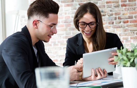 Kiedy warto zdecydować się na współpracę z agencją SEO, a kiedy zrezygnować?