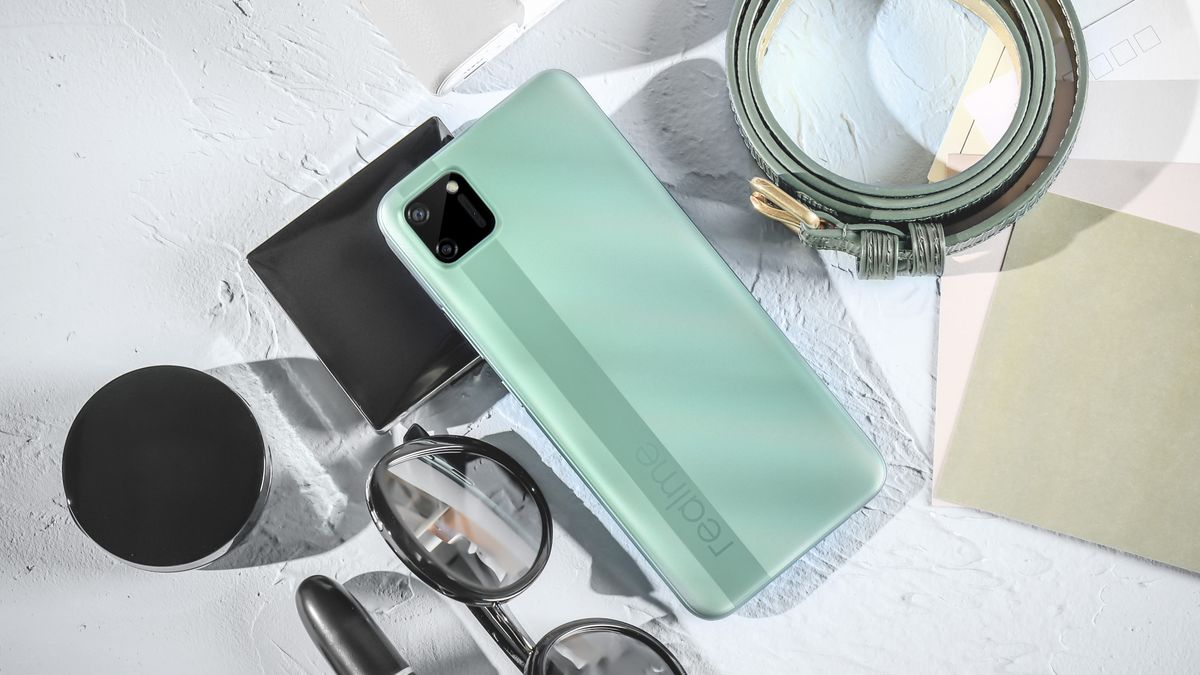 Wielka bateria za mniej niż 500 zł. realme C11 przybył do Polski 1