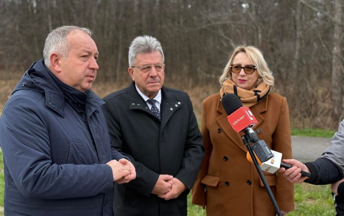 Ponad 20 mln zł na drogi w Ostrowcu. Wojewoda świętokrzyski oglądał efekty inwestycji z 2025 roku