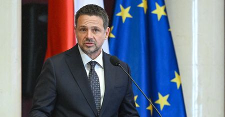 "Będziemy walczyć z cwaniactwem". Trzaskowski o sklepie w Warszawie