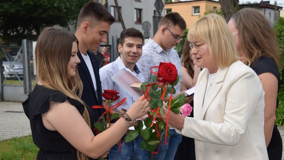 Tak żegnali rok szkolny uczniowie i nauczyciele Zespołu Szkół w Zduńskiej Woli Karsznicach