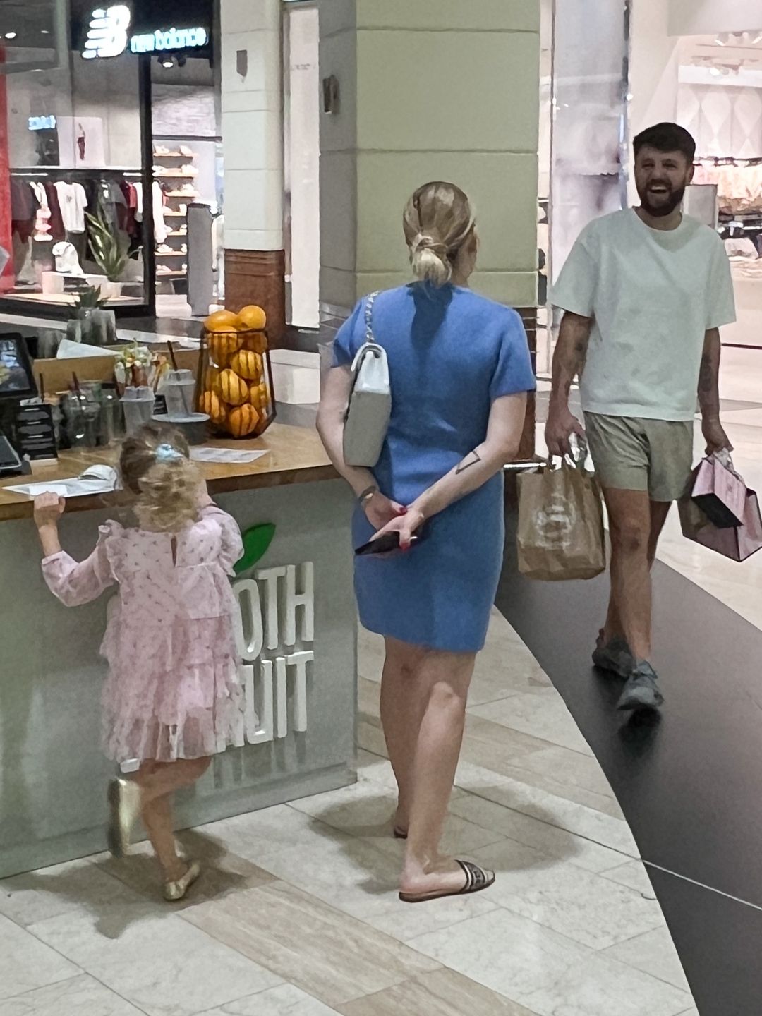 Andziaks i Luka z córką w centrum handlowym