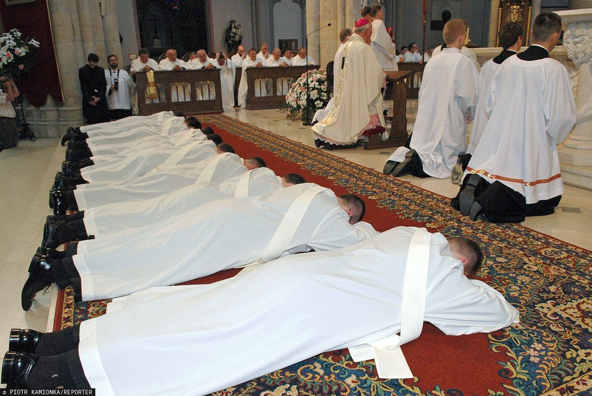 Święcenia kapłańskie na księży w łódzkiej katedrze 
