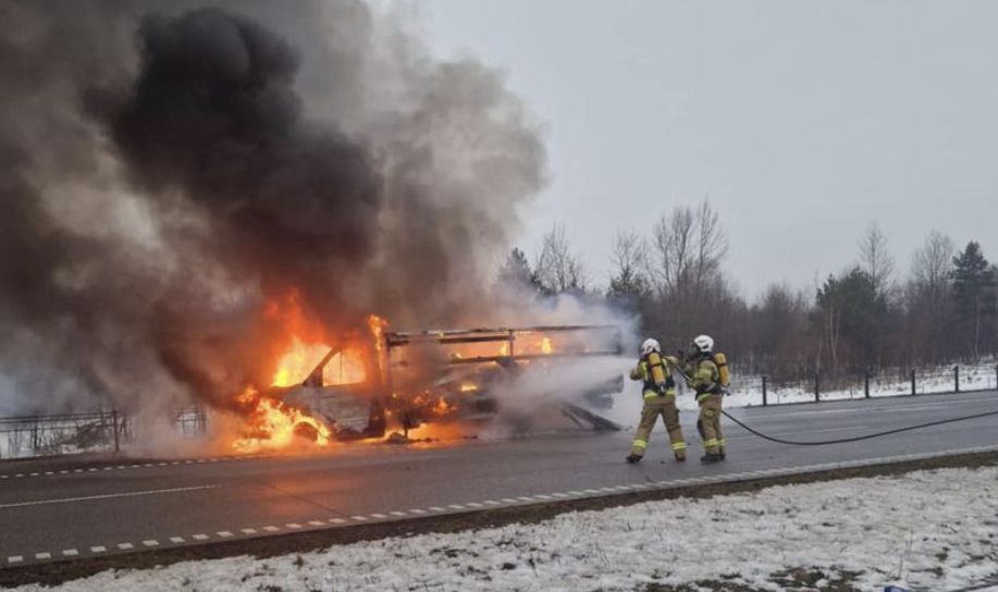 Bus spłonął na A1. Kierowca bezpieczny