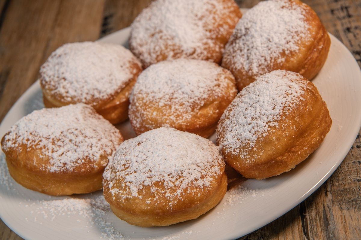 To najlepszy przepis na pączki luksusowe. Wychodzą mięciutkie, puszyste i bardzo smaczne