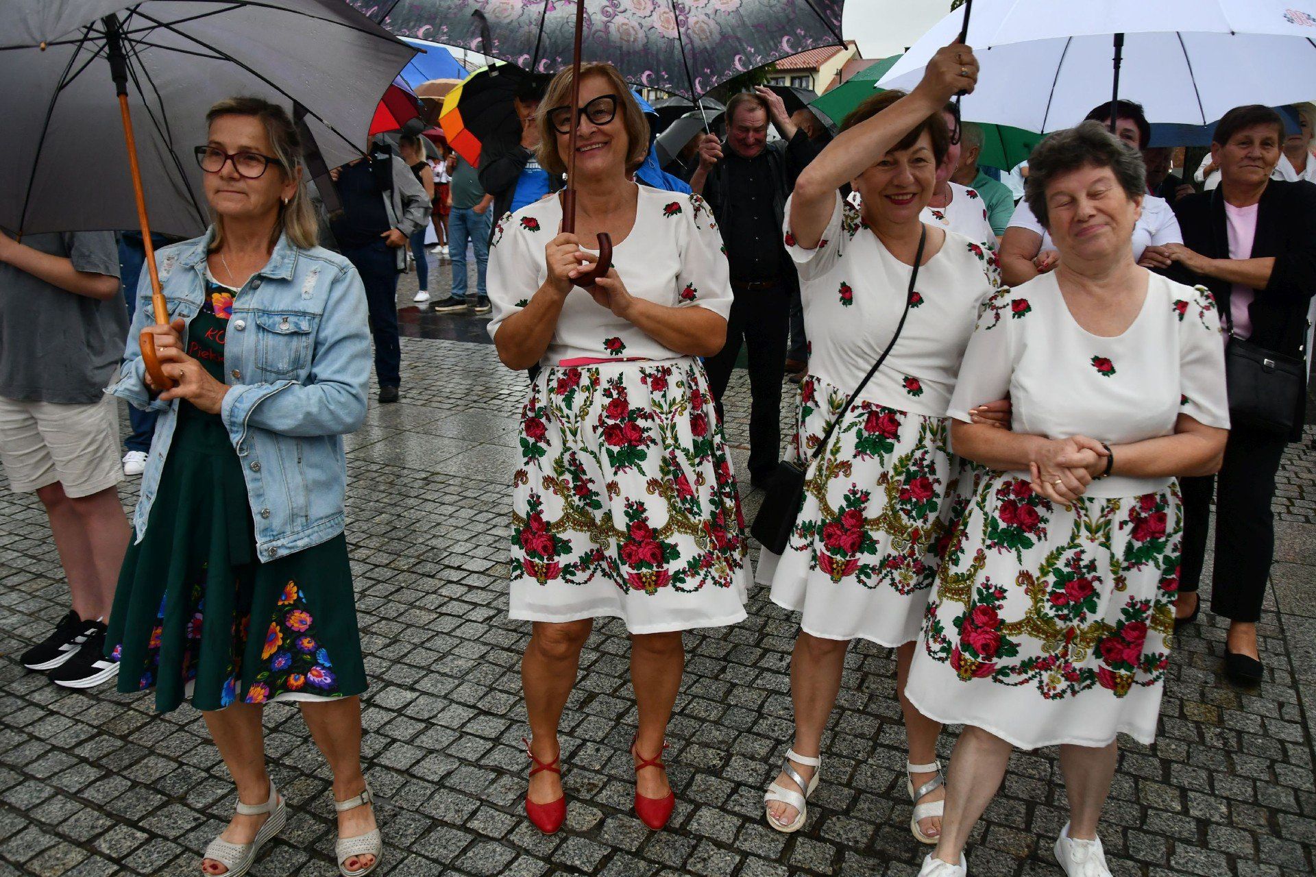 W wydarzeniu uczestniczyły koła gospodyń wiejskich. Na zdjęciu po prawej panie z koła &#34;Piekielko&#34; z Zakrucza. 