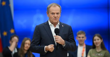 Rok po zaprzysiężeniu. Polacy ocenili rząd Tuska